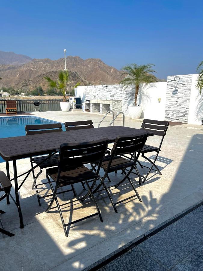 Iconic 4-Bedroom Villa With Pool In Fujairah Palm מראה חיצוני תמונה